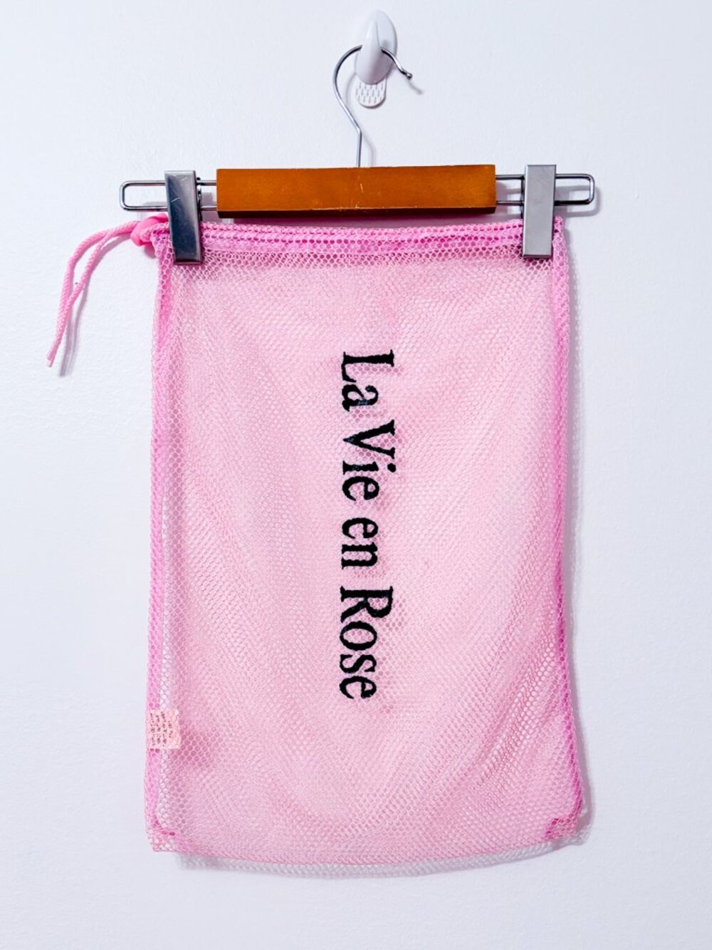 LA VIE EN ROSE Pink Mesh Lingerie Wash Bag Drawstring